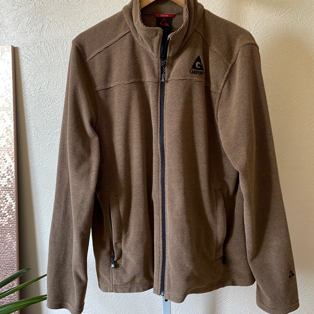 Gerry mens very nice brown zip up sweater